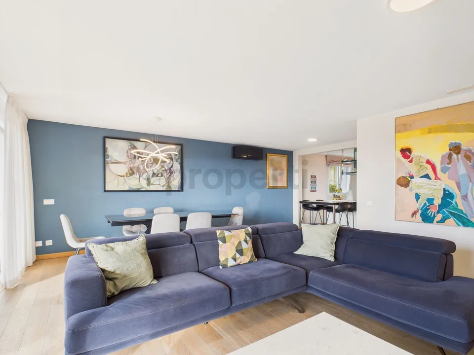 Elegantes Apartment mit 4.5 Zimmern und privatem Parkplatz, Balerna