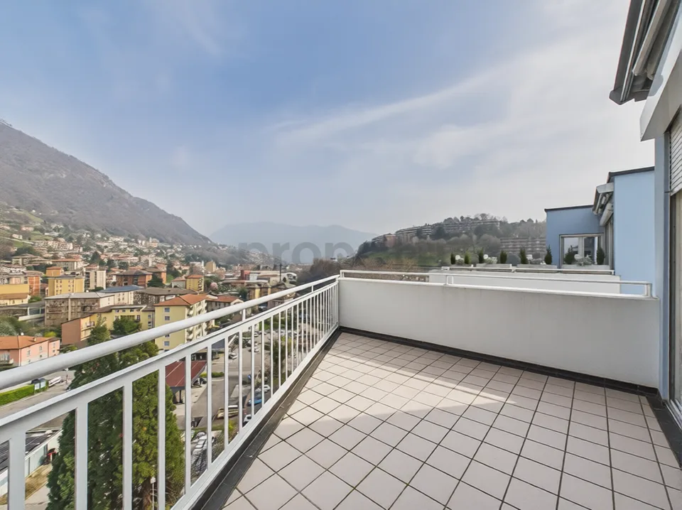 Spazioso 4.5 locali attico con terrazza e vista panoramica a Vacallo