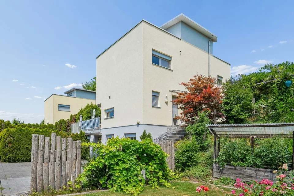 Freistehendes 5-Zimmer-Einfamilienhaus mit 3-Zimmer-Einliegerwohnun...
