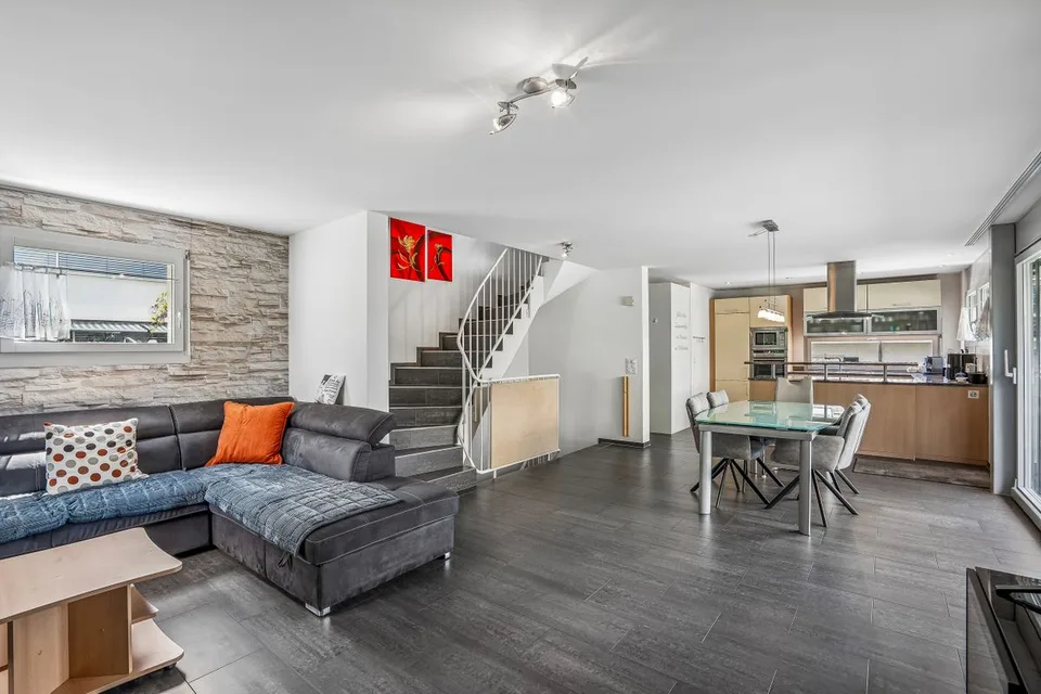 Freistehendes 5-Zimmer-Einfamilienhaus mit 3-Zimmer-Einliegerwohnun...