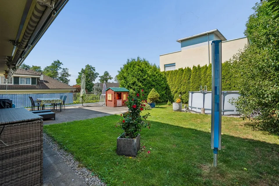 Freistehendes 5-Zimmer-Einfamilienhaus mit 3-Zimmer-Einliegerwohnun...