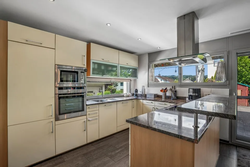 Freistehendes 5-Zimmer-Einfamilienhaus mit 3-Zimmer-Einliegerwohnun...