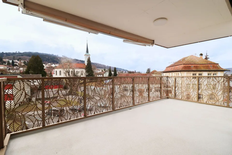 Appartement exclusif de 4,5 pièces avec vue dégagée et options de stationnement polyvalentes – photo 11 sur 12