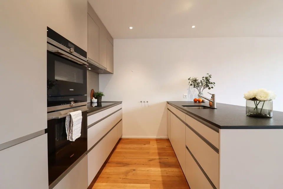 Exklusive 4.5-Zimmer-Wohnung mit Weitsicht und vielseitigem Parkpla...