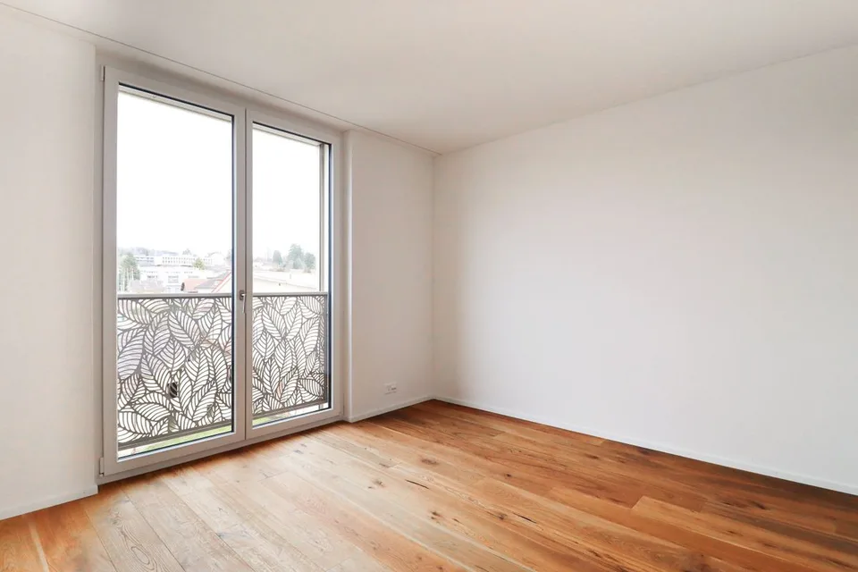 Exklusive 4.5-Zimmer-Wohnung mit Weitsicht und vielseitigem Parkpla...