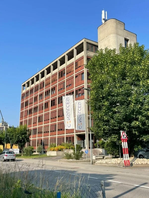 Edificio commerciale a reddito interessante anche per clientela estera