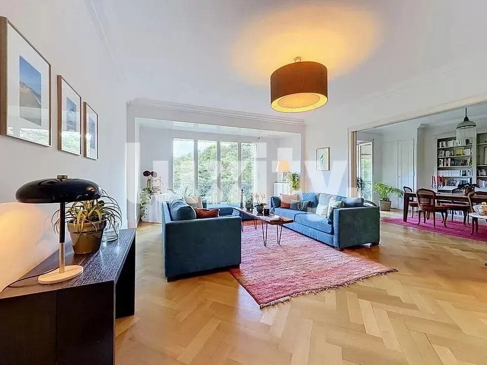 Appartement haussmannien de prestige à proximité du Parc Bertrand
