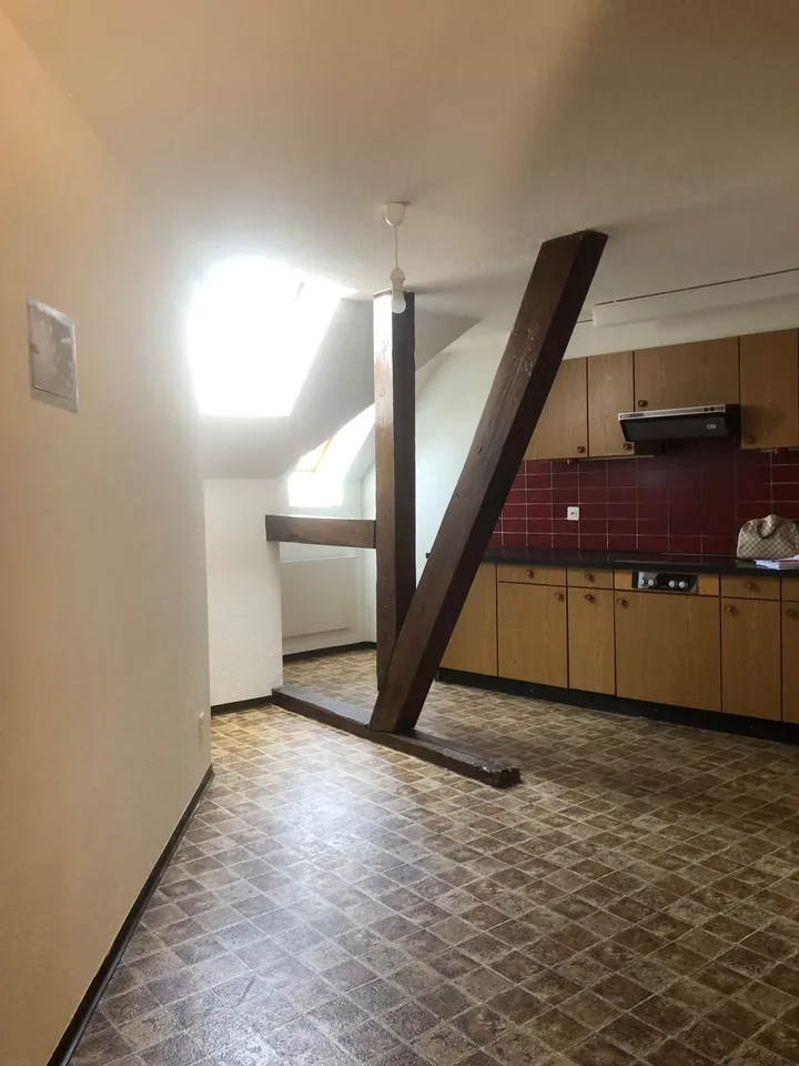 Charming 3.5-room attic apartment in a central location