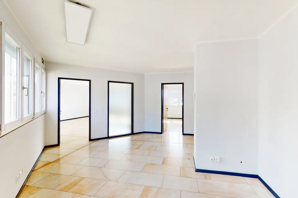 Prestigeträchtiger Büroraum in Mendrisio - 170 m² funktional und hell