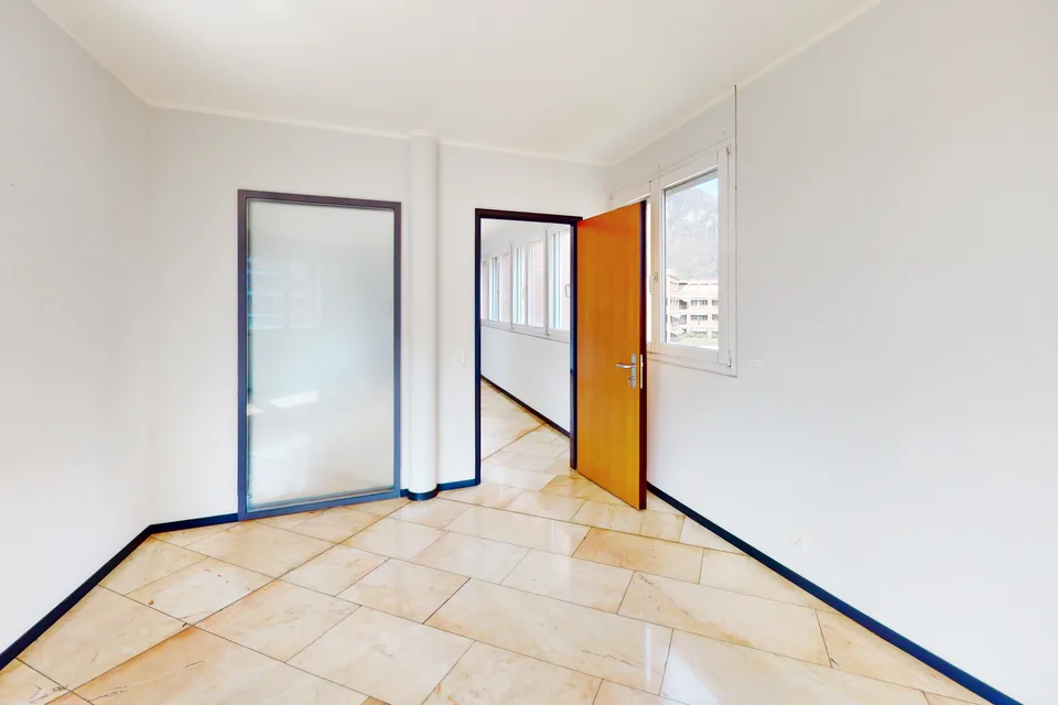 Prestigeträchtiger Büroraum in Mendrisio - 170 m² funktional und hell