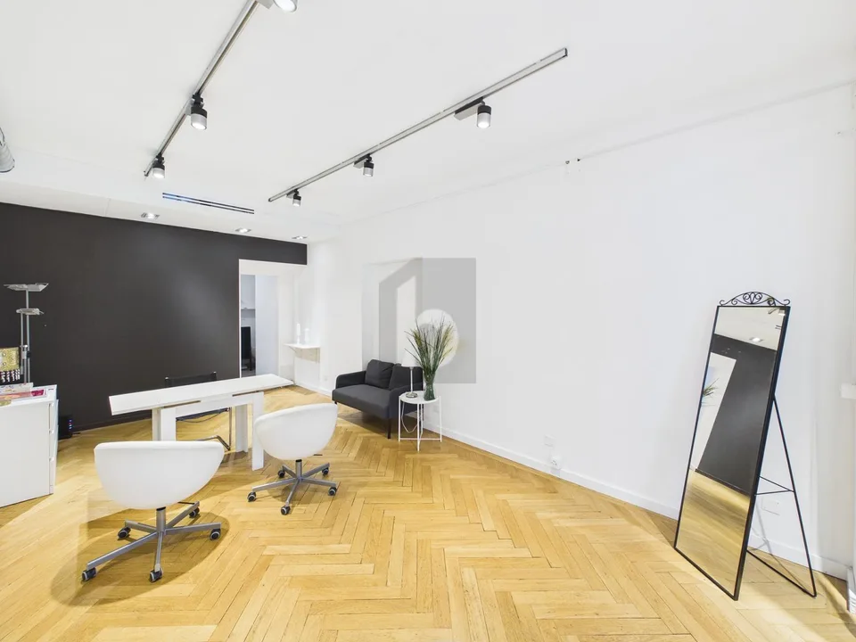 Charmant avec Bonne Fréquence de Clients
