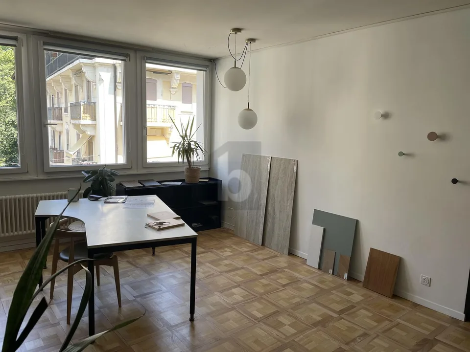 HELLBÜRO IN EAUX-VIVES (1)