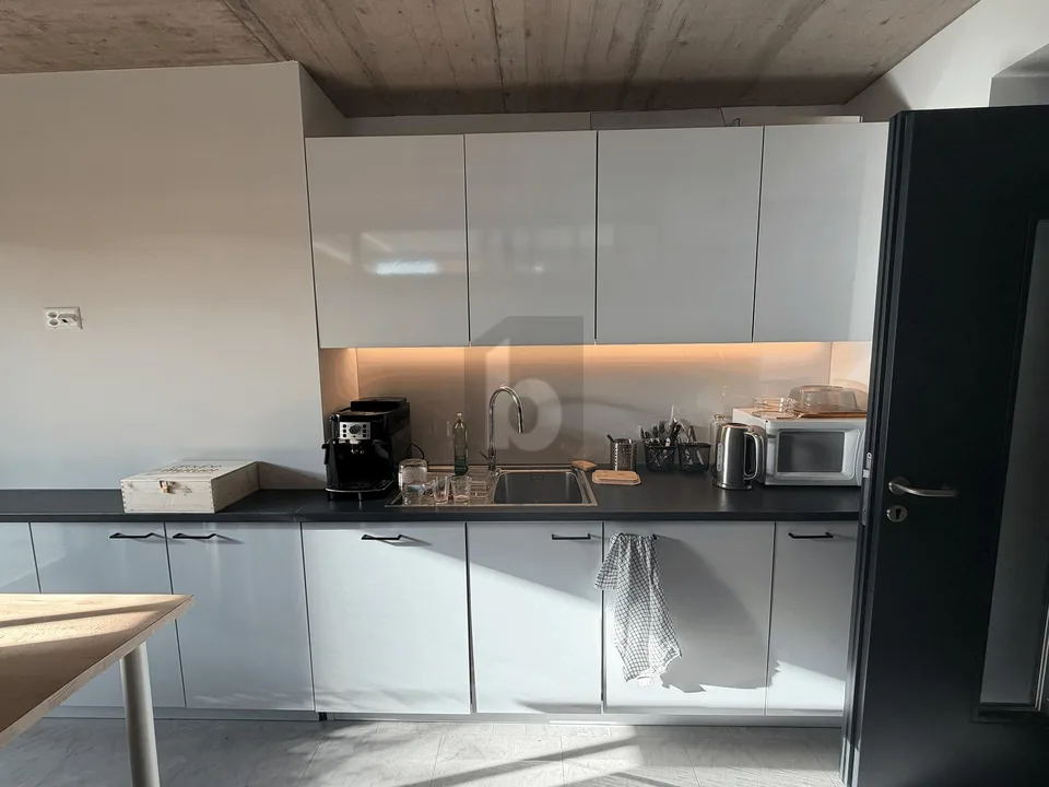 BRIGHT AND MODULABLE SPACES