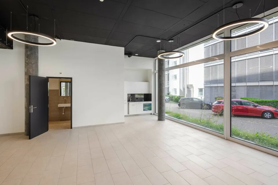Hochwertige Büro-/Praxisfläche mit Top Anbindung - Spreitenbach