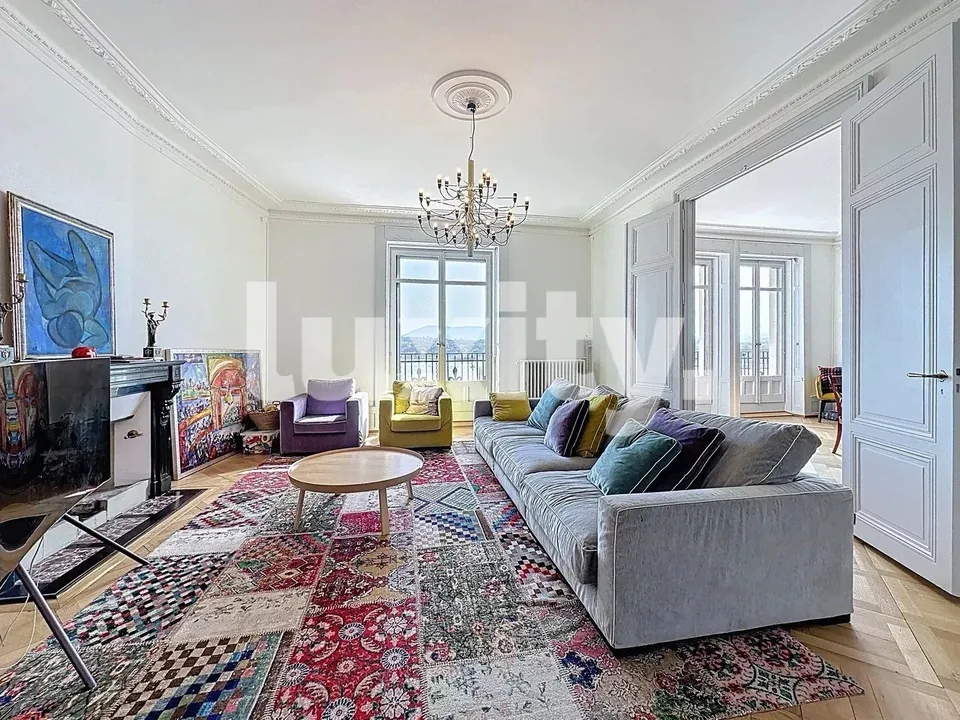 Geräumige Haussmann-Wohnung mit Blick auf den Jet d'eau