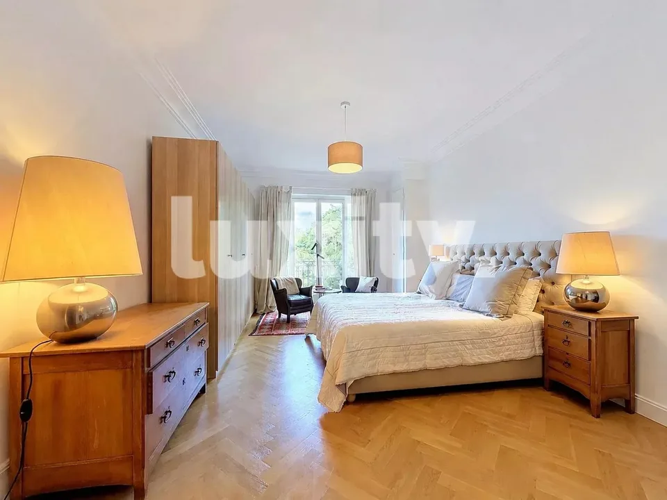 Prestigewohnung im Haussmann-Stil in der Nähe des Parc Bertrand