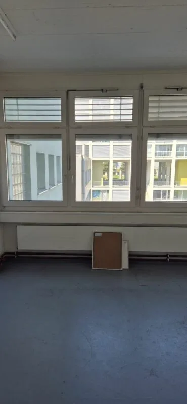 Espace commercial lumineux dans un emplacement central à Lucerne-Littau