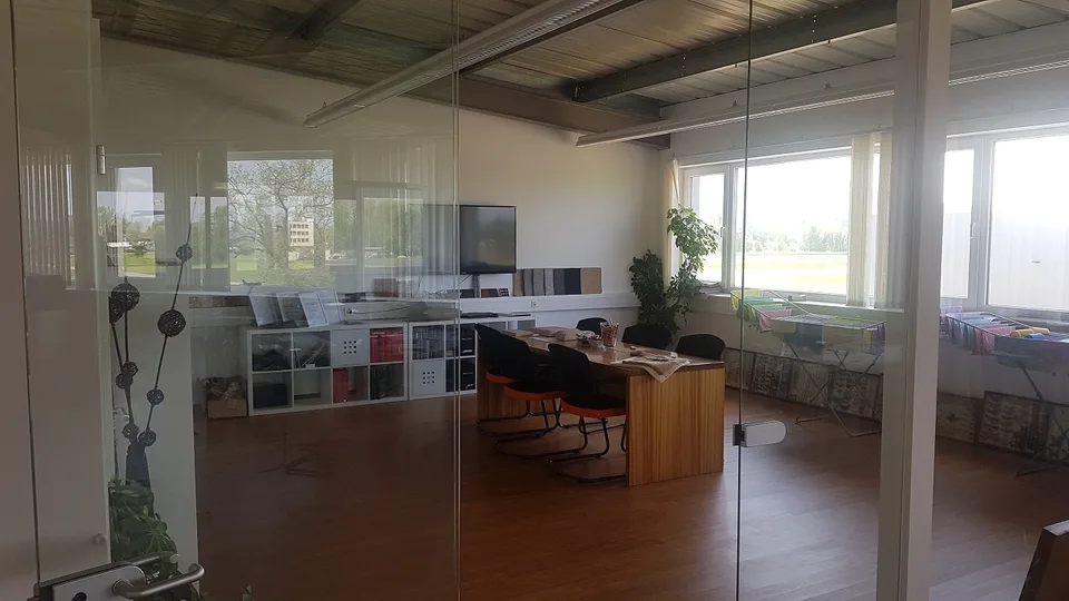 Espace commercial directement adjacent à l'aéroport d'Altenrhein – photo 7 sur 8