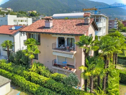 ASCONA, 
Affittiamo elegante 3½ locali con camino e stile