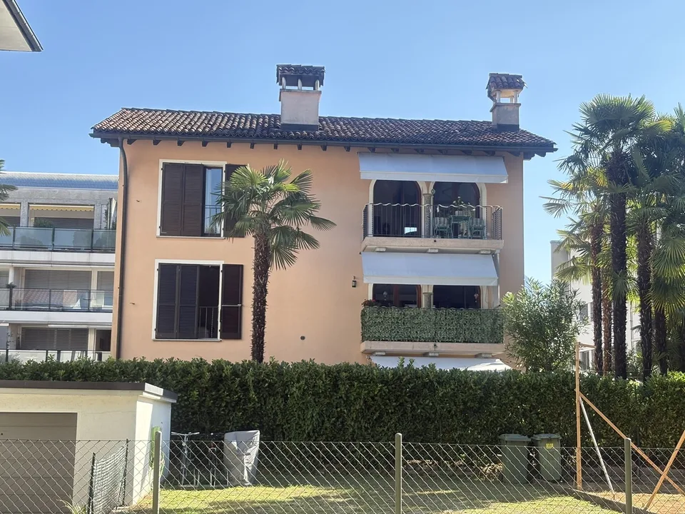 ASCONA, 
Affittiamo elegante 3½ locali con camino e stile