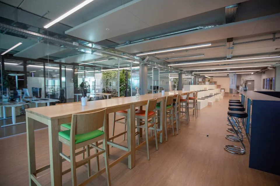 Exklusive Büro- und Showroomflächen mit Autolift  bis zu 5'700 m²
