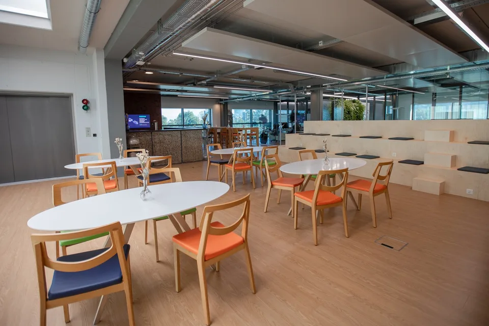 Exklusive Büro- und Showroomflächen mit Autolift  bis zu 5'700 m²