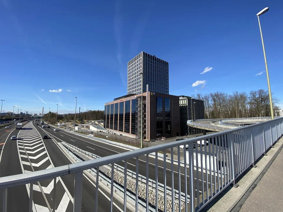 Exklusive Büro- und Showroomflächen mit Autolift  bis zu 5'700 m²