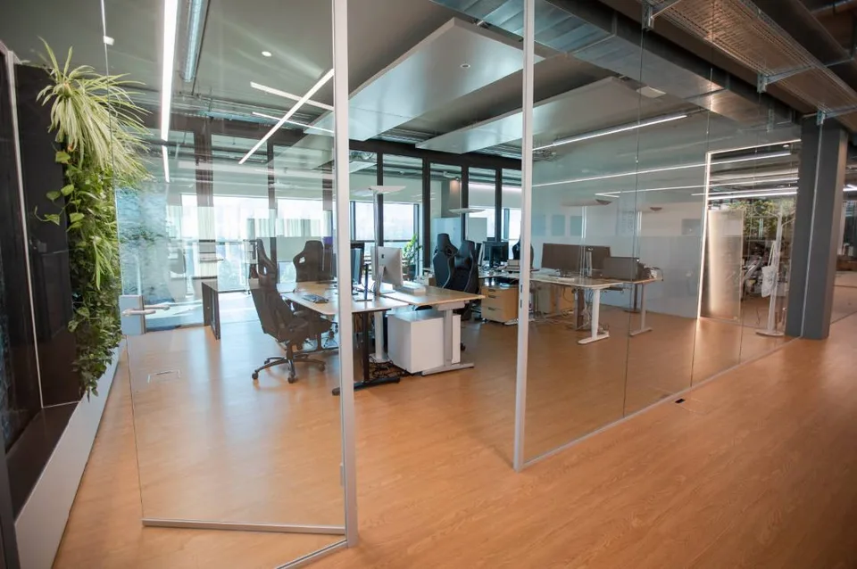 Exklusive Büro- und Showroomflächen mit Autolift  bis zu 5'700 m²