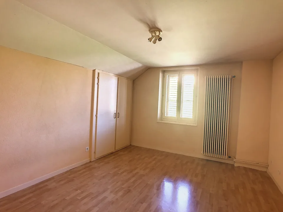 Gemischt genutztes Gebäude von 3779 m3 mit Büros, Lager, Wohnraum und Garagen – Foto 9 von 13