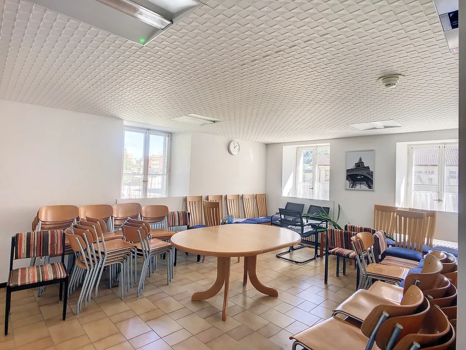 Gemischt genutztes Gebäude von 3779 m3 mit Büros, Lager, Wohnraum und Garagen – Foto 7 von 13