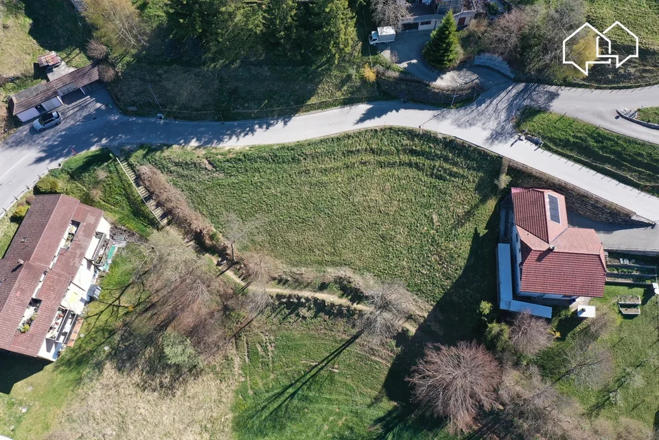 Baugrundstück mit gültiger Baugenehmigung für 4 angrenzende Villen
