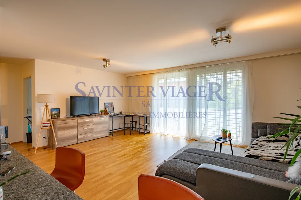 Carouge - Elegante 3-Zimmer-Wohnung mit großem Balkon und unverbautem Blick