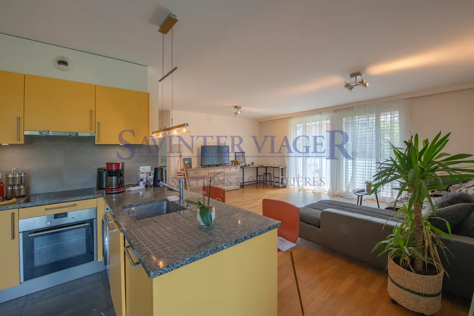 Carouge - Elegante 3-Zimmer-Wohnung mit großem Balkon und unverbautem Blick