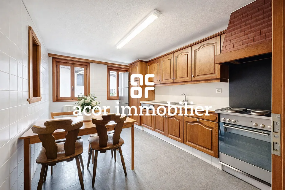 Charmanter 4.5-Raum-Wohnung mit Garage im Herzen von Liddes