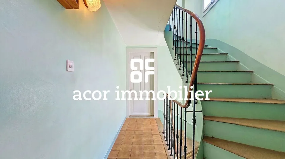 Maison résidentielle avec potentiel de rénovation
