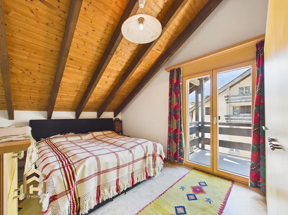 Charmante Duplex-Dachwohnung mit herrlicher Bergsicht