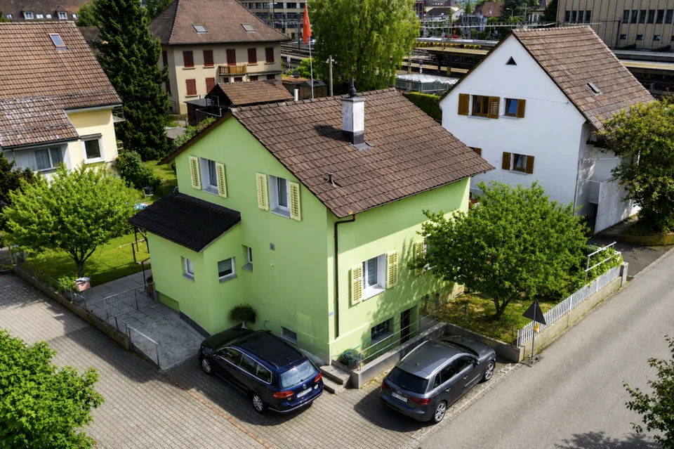 Freistehendes Einfamilienhaus direkt am Bahnhof Lenzburg
