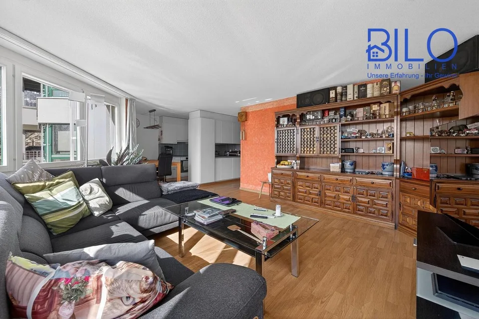 Appartamento 4.5 locali in posizione non edificabile con splendida vista sulle montagne e lontano