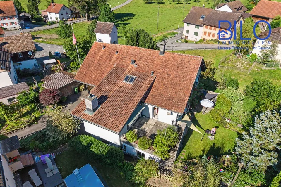 Charaktervolles Einfamilienhaus mit Einliegerwohnung auf einmaligem 1'670 m² Grundstück