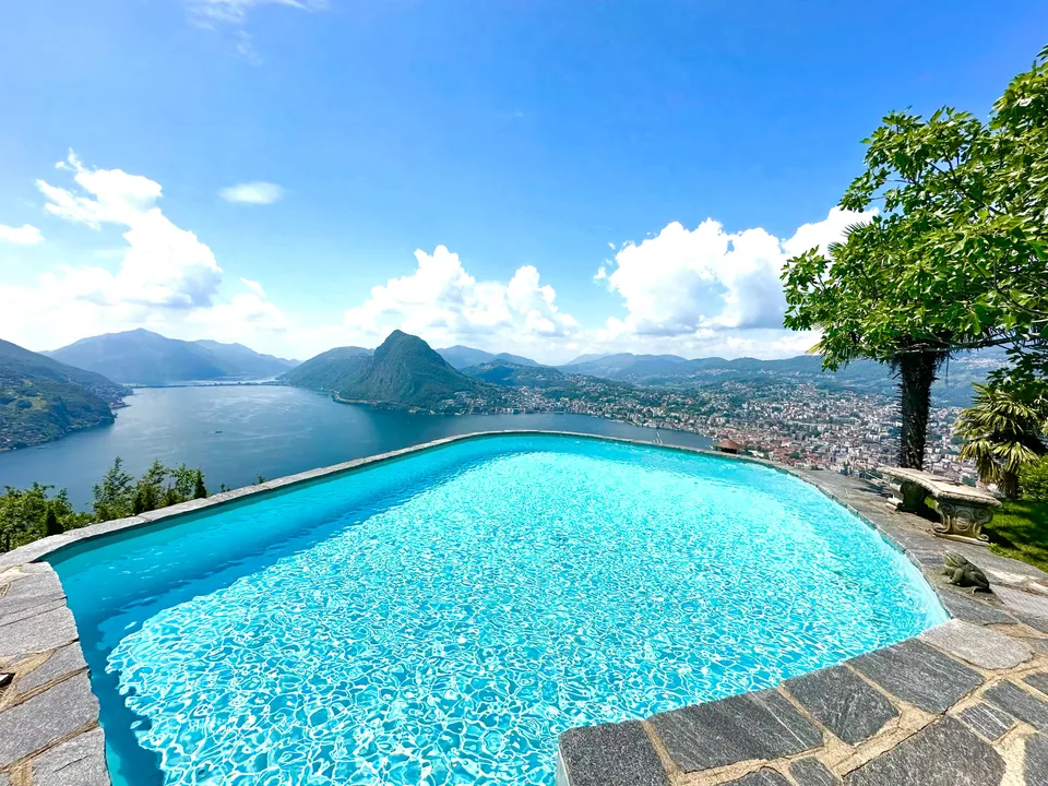 Elegante Villa mit Pool in Aldesago - 5,5 Zimmer