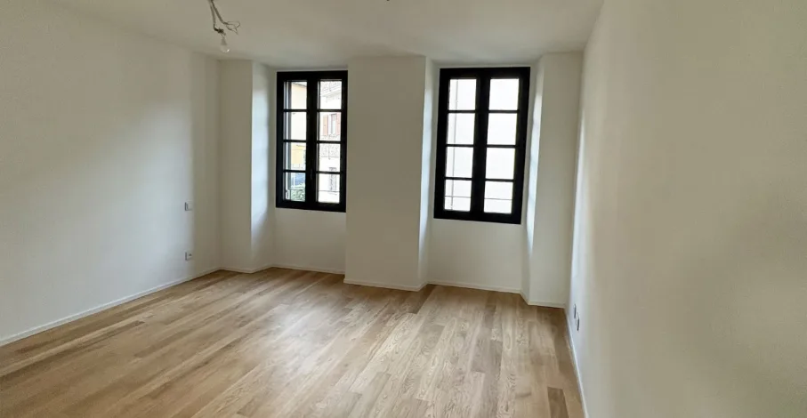 Appartement moderne de 3,5 pièces au 1er étage avec vue sur le lac à Pura - Confort dans un emplacement calme