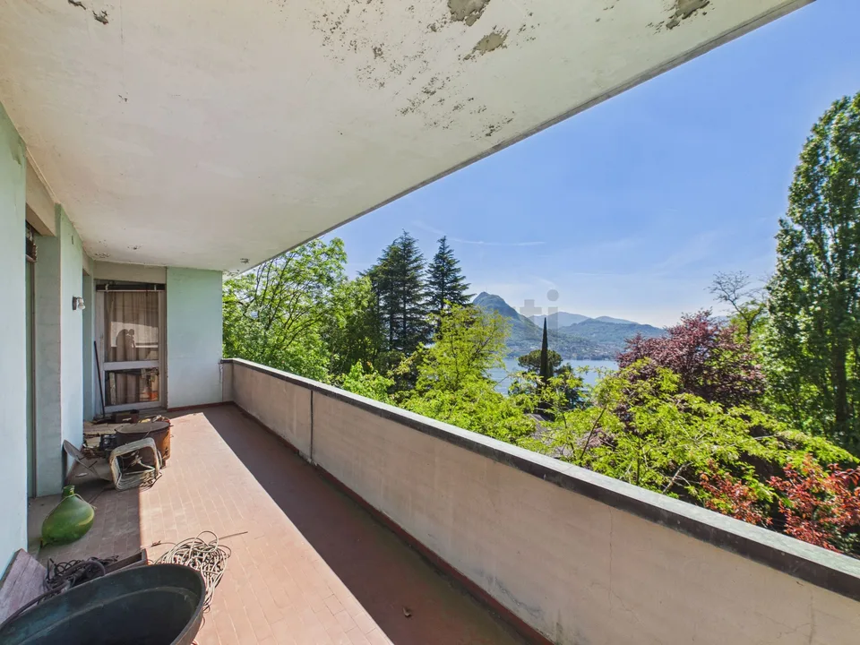 Spaziosa villa 9 locali vista lago, Viganello (o investimento per costruttori, si veda descrizione)