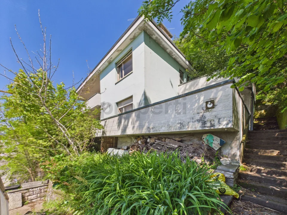 Geräumige Villa mit 9 Zimmern und Seeblick, Viganello (oder Investition für Bauherren, siehe Beschreibung)