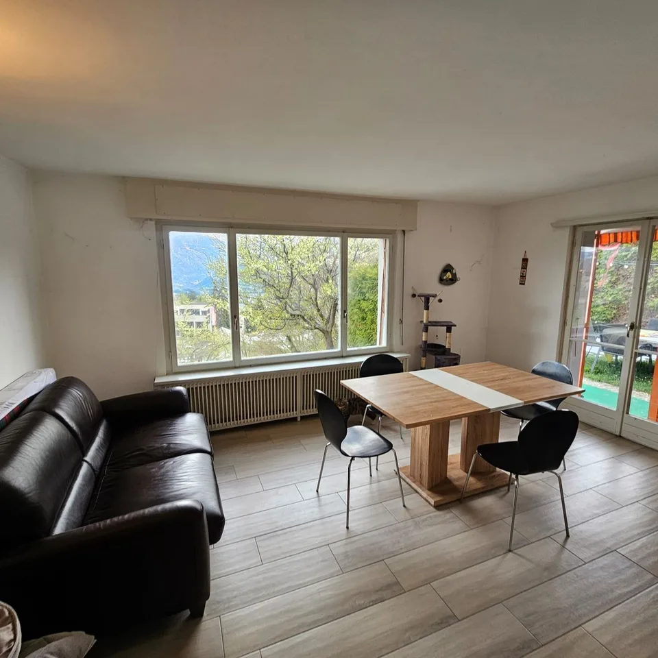 Maison individuelle divisée en 3 appartements à Montana Village