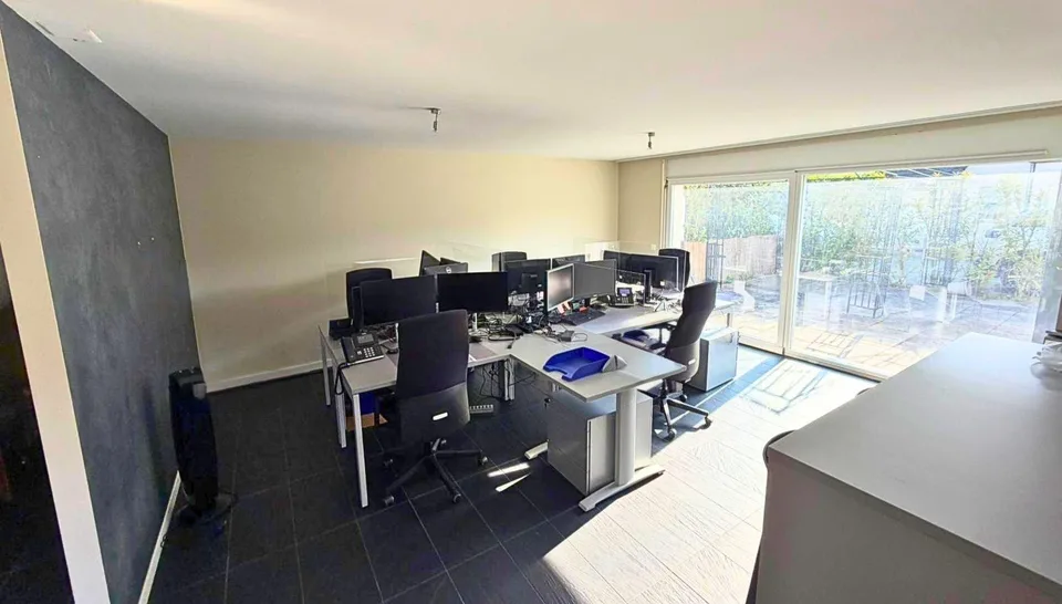 A louer - Surface de bureaux en duplex à Perroy