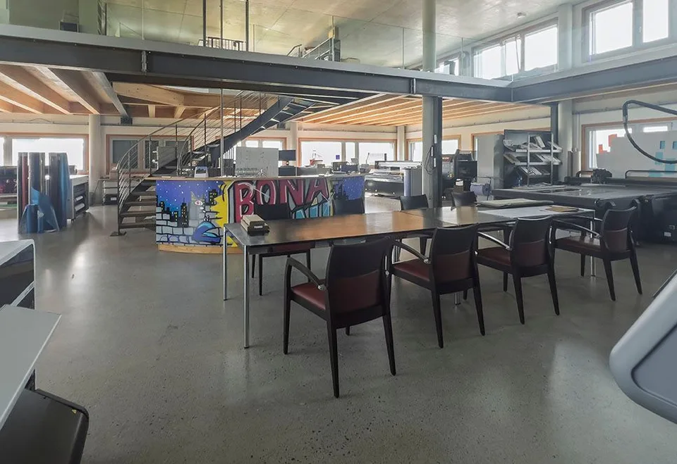 Vielseitige Gewerbefläche in Jegenstorf: Heller Showroom mit ca. 238 m²