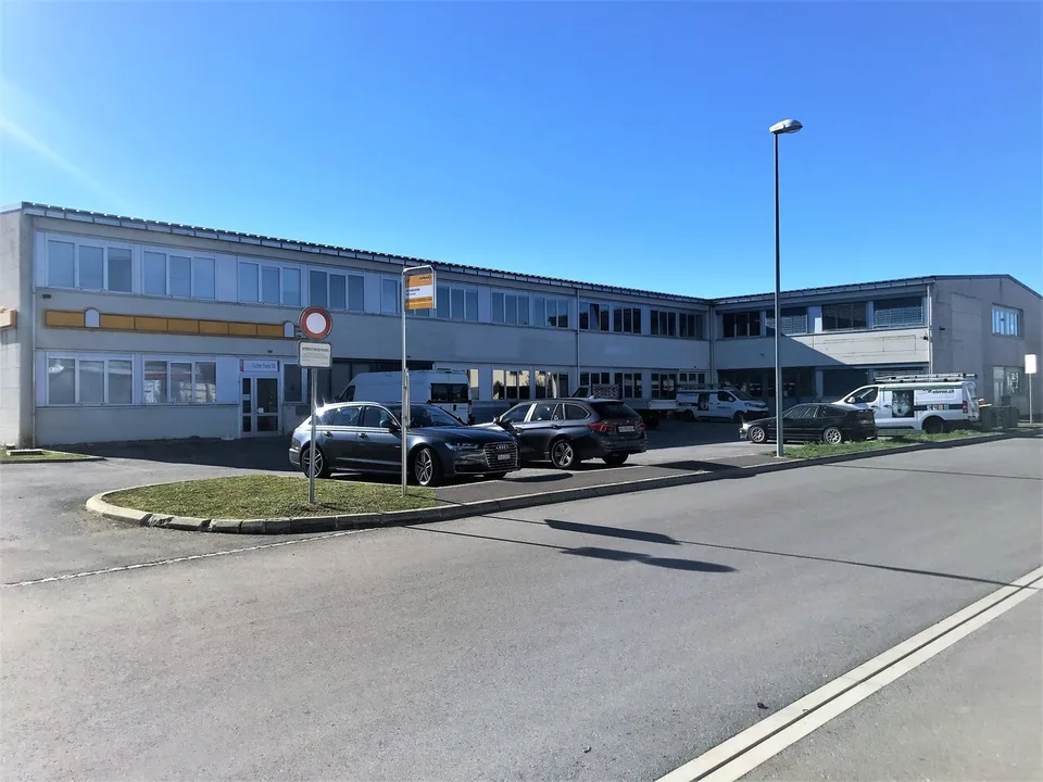 Uffici luminosi di 136m2 in affitto al 1° piano