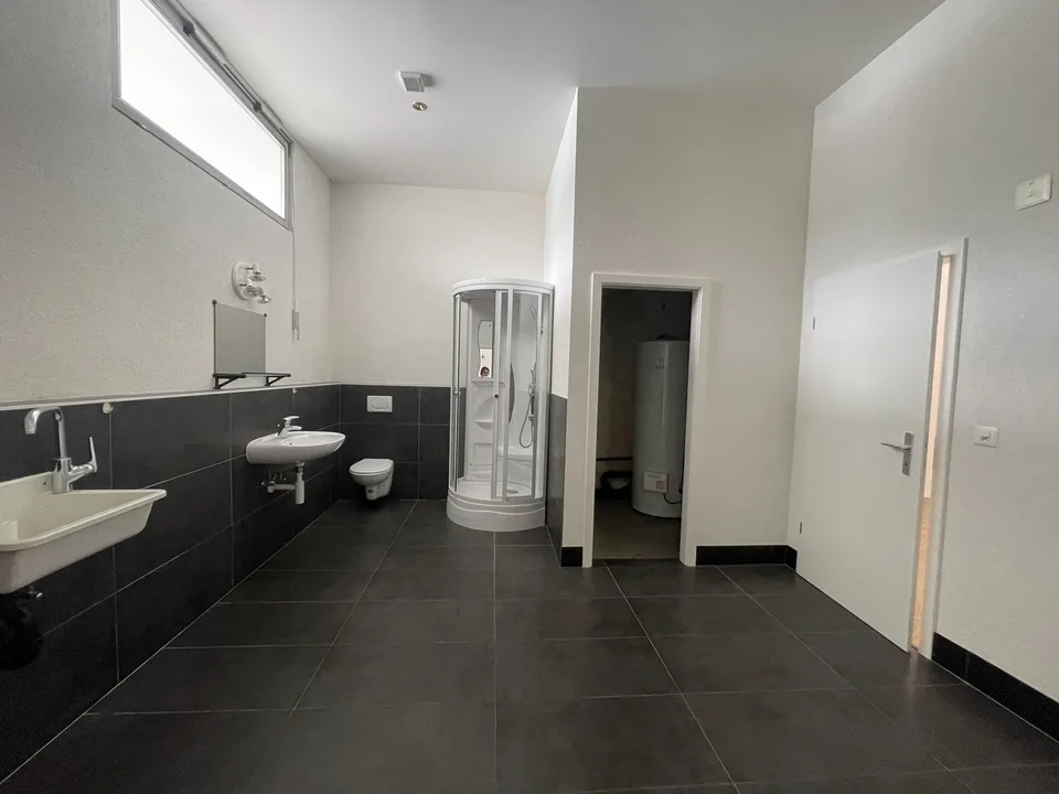 Eccellenti superfici 108m2 - Rampa di carico e montacarichi