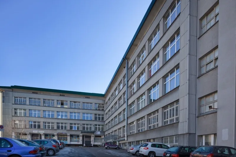 Excellentes surfaces 108m2 - Quai camion et monte-charge