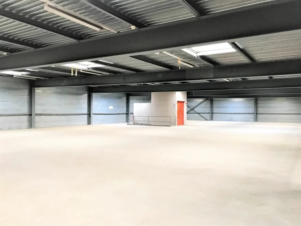 Surface Atelier/Dépôt de 655 m2, divisible dès 150 m2